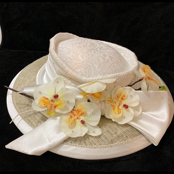 White and straw church hat - Picture 1 of 2